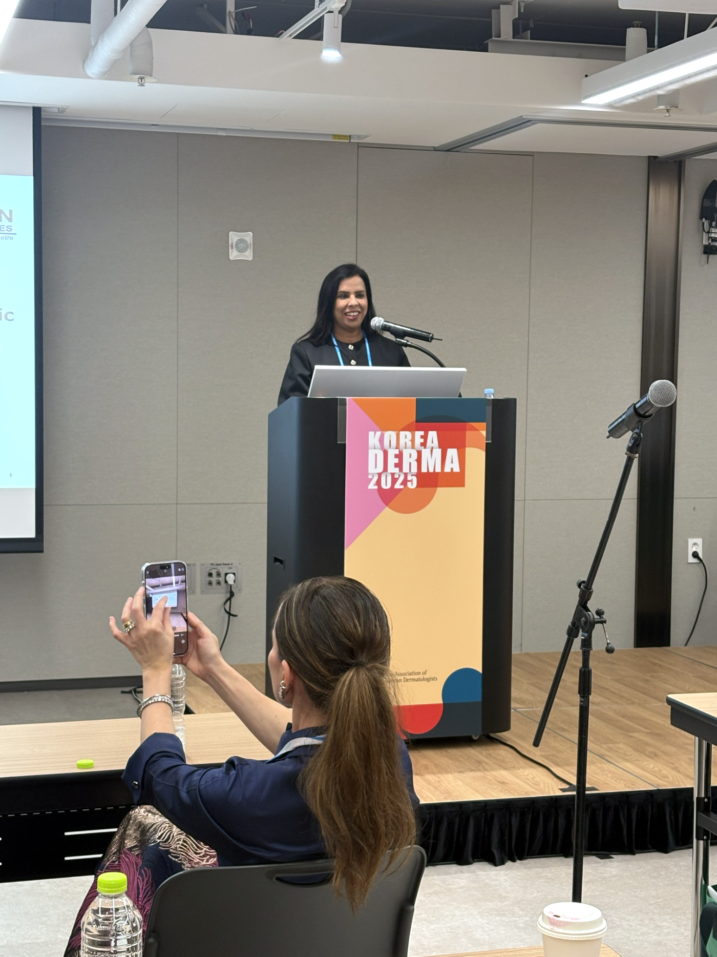 Dr. Meenu Sethi speaking at Korea Derma 2025, Seoul